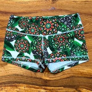 FLEO mandala shorts small EUC